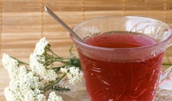 Тысячелистник успокаивает больные десны
